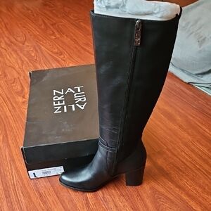 Naturalizer Women's Kalina stretch knee high boot in black leather. (size 8M)